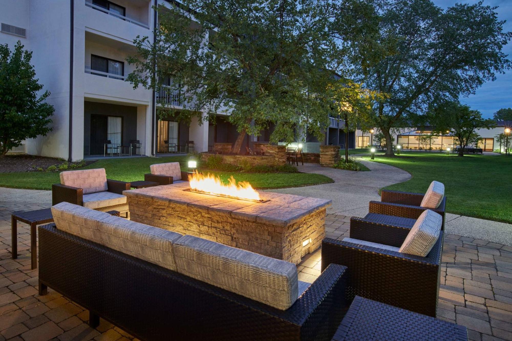 Отель Courtyard Chicago Линкольншир Экстерьер фото